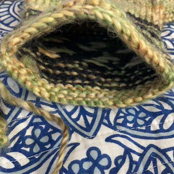 Hand Knit Gloves - Picture 6 of 6